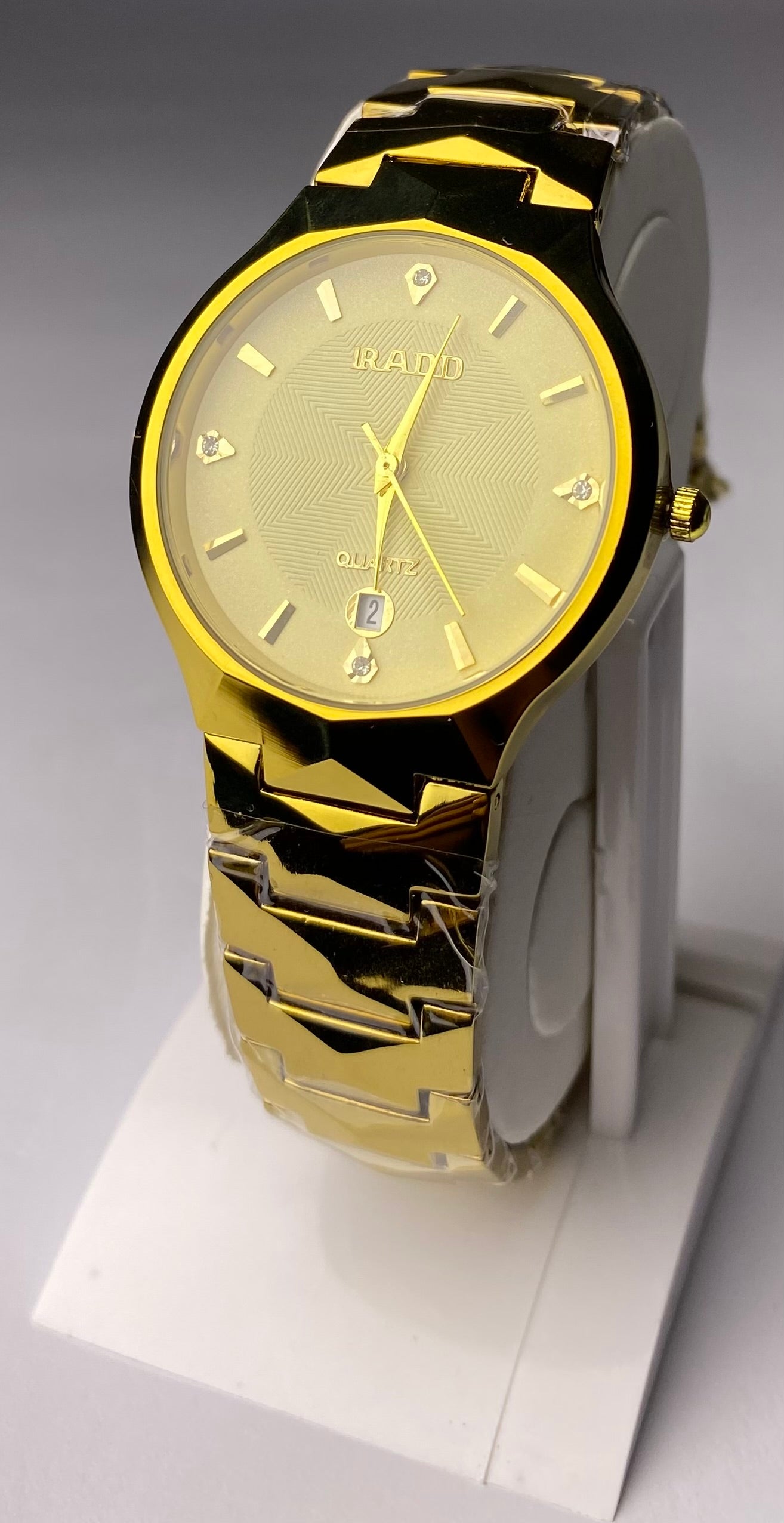 Noir Nest Men’s Luxury Golden Stainless Steel Watch